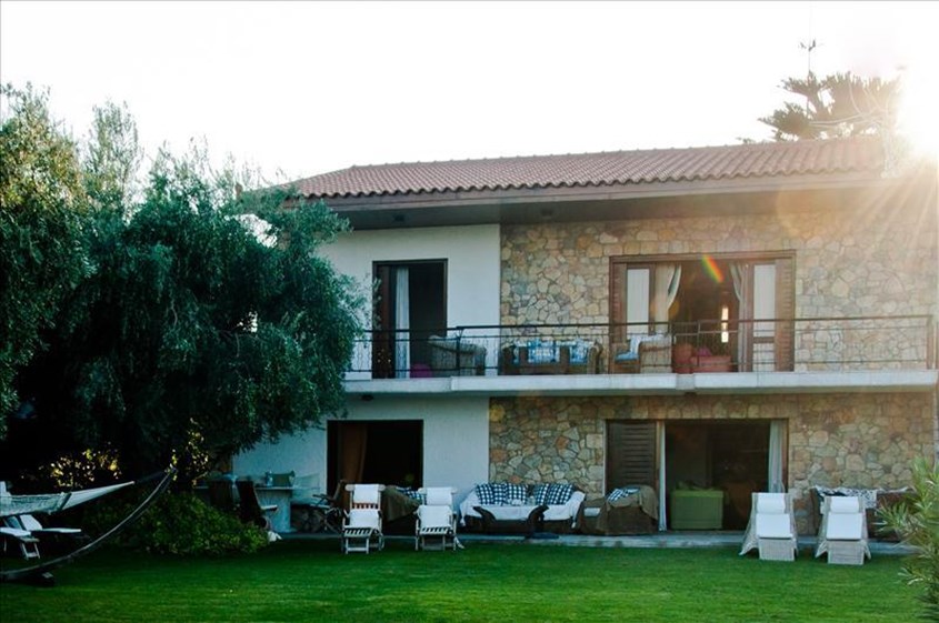 Livanates Seafront Residence