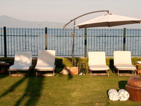 Livanates Seafront Residence