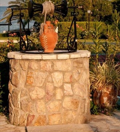 Livanates Seafront Residence