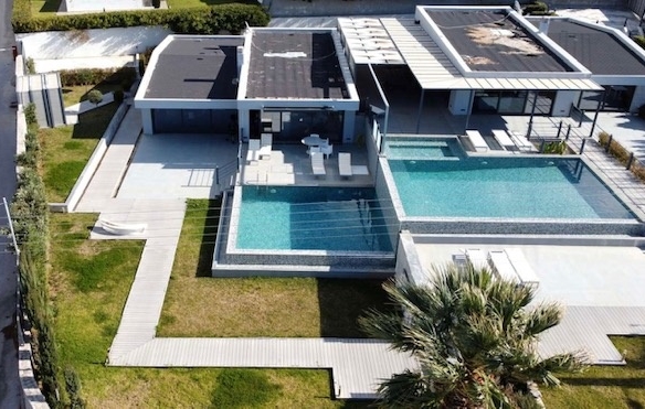 Seafront Villas in Thymari