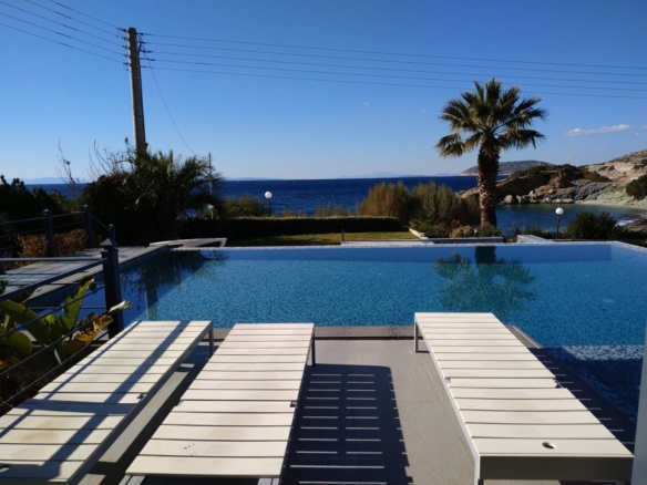 Seafront Villas in Thymari
